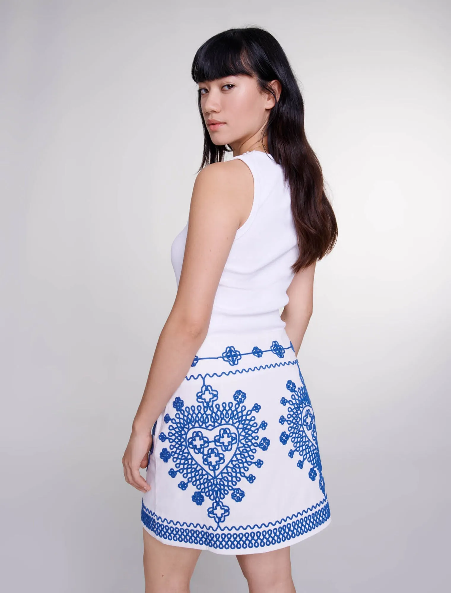 Embroidered pencil skirt