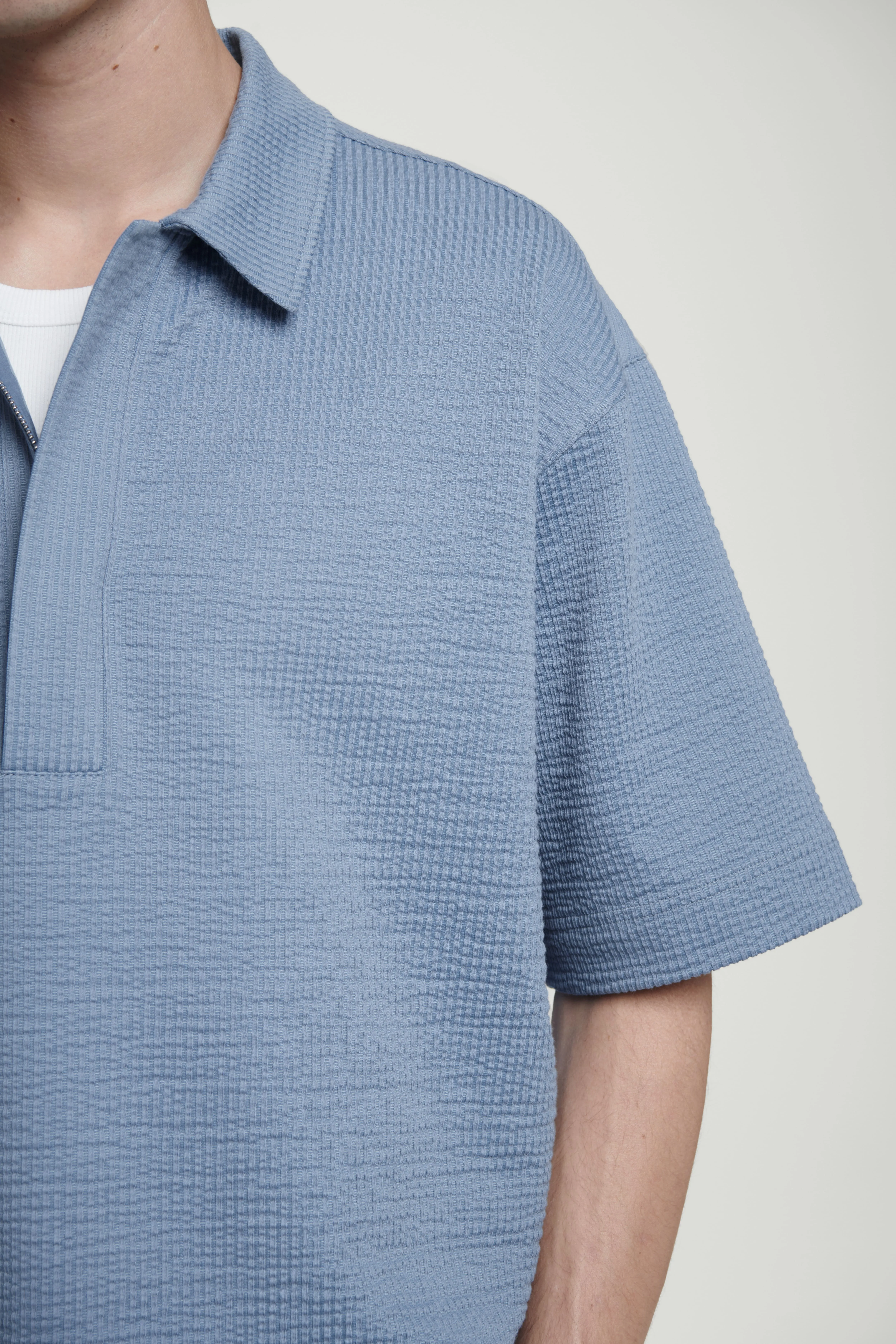 SEERSUCKER HALF-ZIP POLO SHIRT - Round neck - Short sleeve - LIGHT BLUE - Men | H&M GB