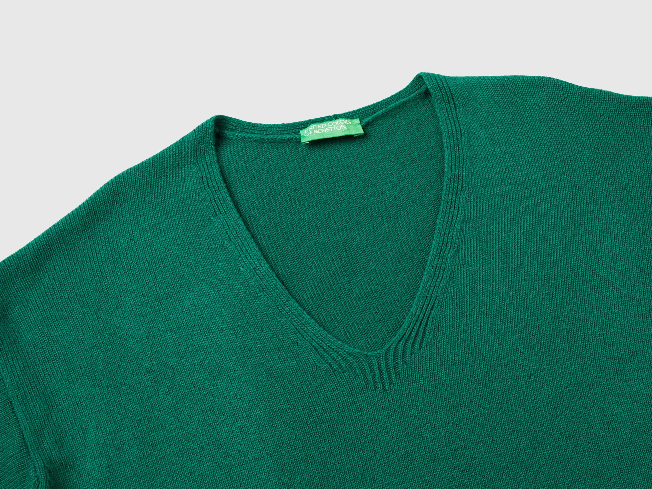 V-neck sweater in wool blend - Dark Green | Benetton